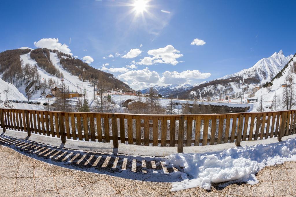Le Sestriere Hotel Алос Екстериор снимка